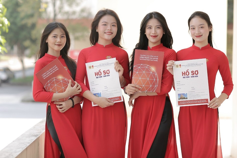 Học sinh hệ 9+ trường CĐ Công nghệ cao Hà Nội đạt giải thi học sinh giỏi thành phố 2023
